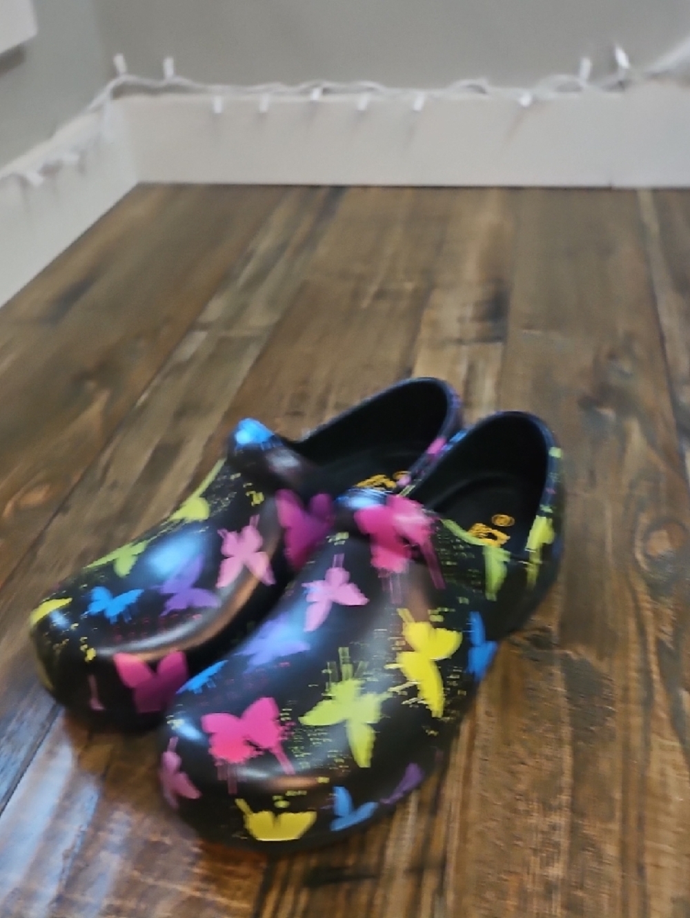 Women's Revel Slip Resistant Waterproof Clogs with Multicolor Butterfly Print - Picture 7 of 11